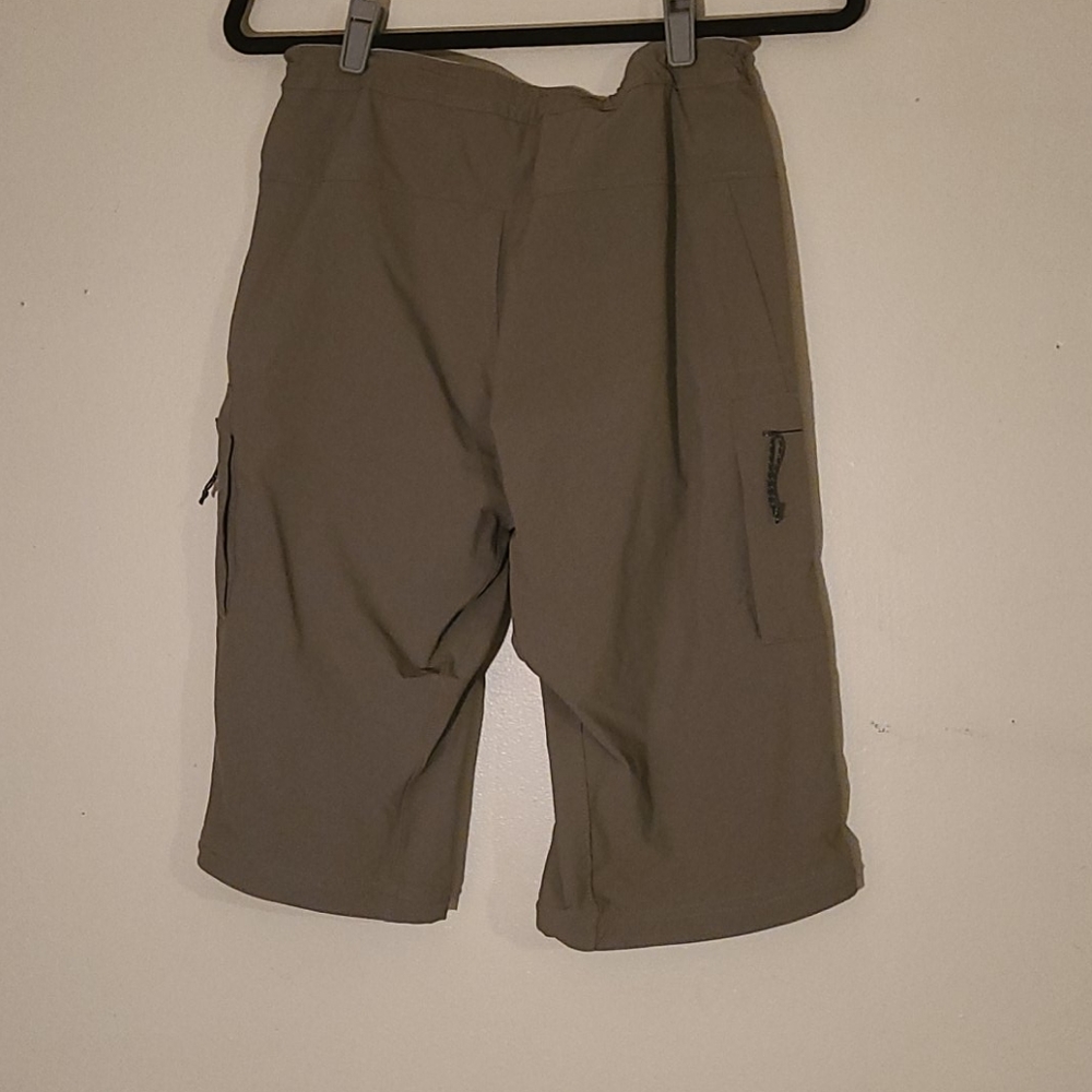 Mountain Hard Wear Women’s cargo shorts - Picture 3 of 6
